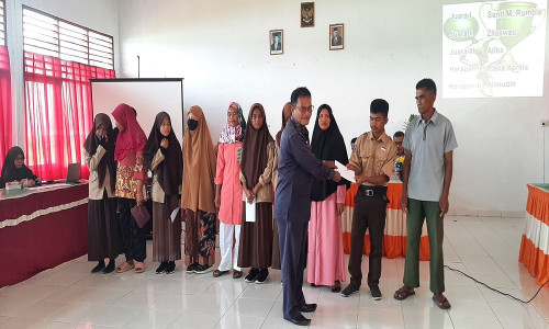 PEMBAGIAN BUKU LAPORAN PENDIDIKAN SEMESTER GENAP T.P 2022/2023